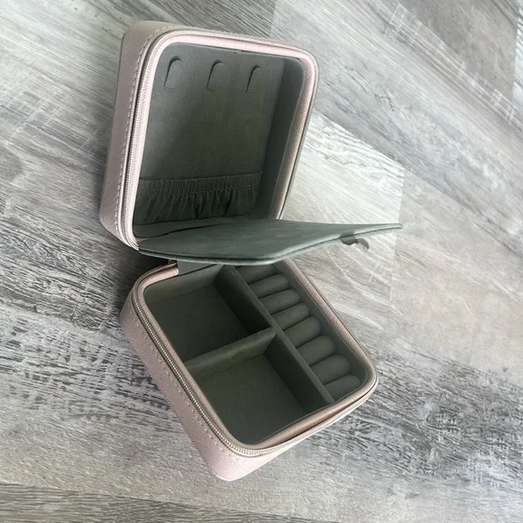 Pink Bridesmaid Personalised Jewelry Box, Travel Jewelry Case NEW - Picture 2 of 5